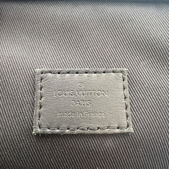 LV Avenue Slingbag preloved - Picture 6 of 13